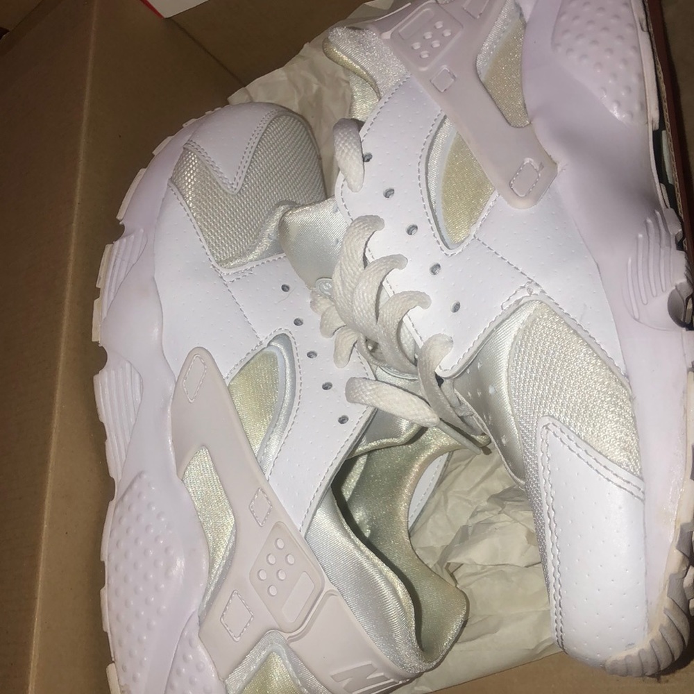White Nike Huarache (GradeSchool Size)